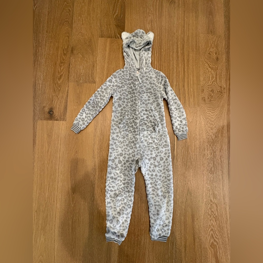 Cat & Jack Light Gray Animal Print Kids Footie